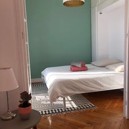 Cosy Et Lumineux 2 Pieces Au Coeur De Nice
